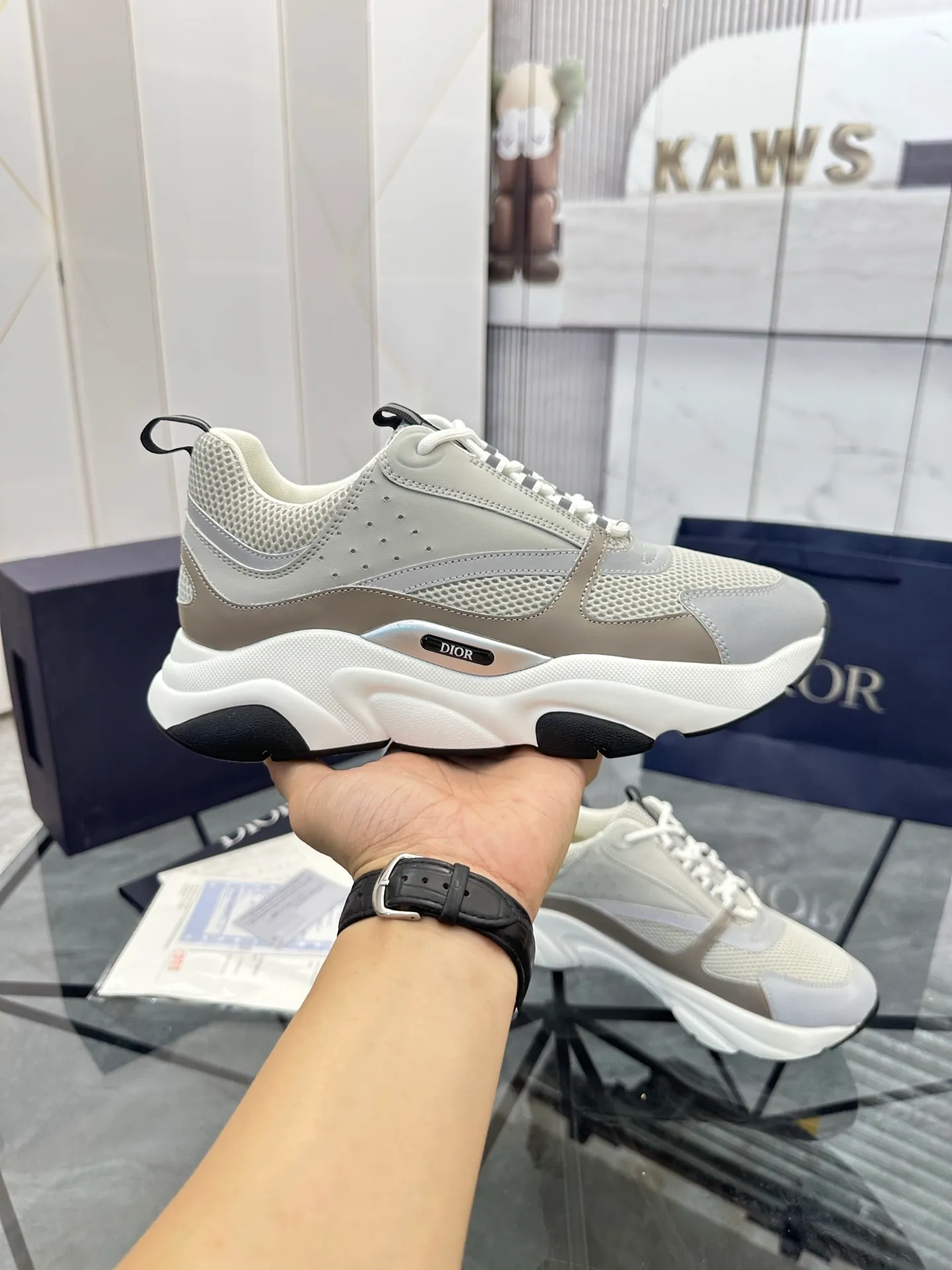 Men's shoes: 💰P460¥ Ready in Guangzhou, fully packaged Product trademark: Dior* "Dior*" low-top casual shoes Regular size: 38-46 (can be customized to 47) B22 Product materials: imported cowhide leather upper spliced ​​with original fabric, breathable lining, original outsole. Number: 920
